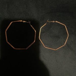 gold hexagon hoop earrings !!